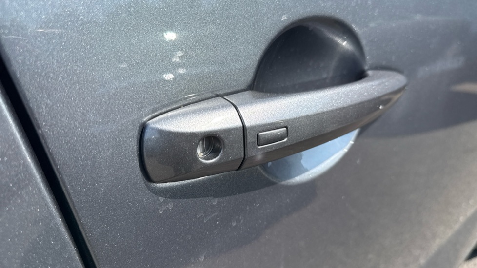 Nissan Qashqai 1.3 DiG-T MH Acenta Premium 5dr Petrol Hatchback - Image 23