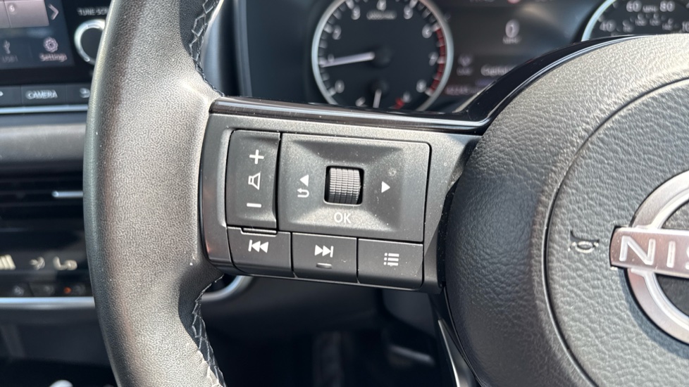 Nissan Qashqai 1.3 DiG-T MH Acenta Premium 5dr Petrol Hatchback - Image 30