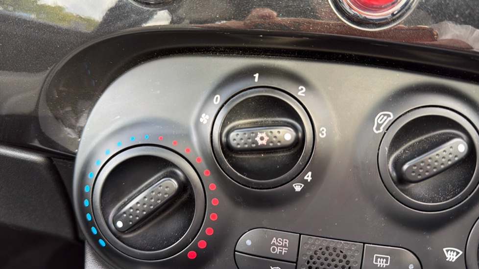 Fiat 500 1.0 Mild Hybrid Dolcevita [Part Leather] 3dr Petrol Hatchback - Image 21