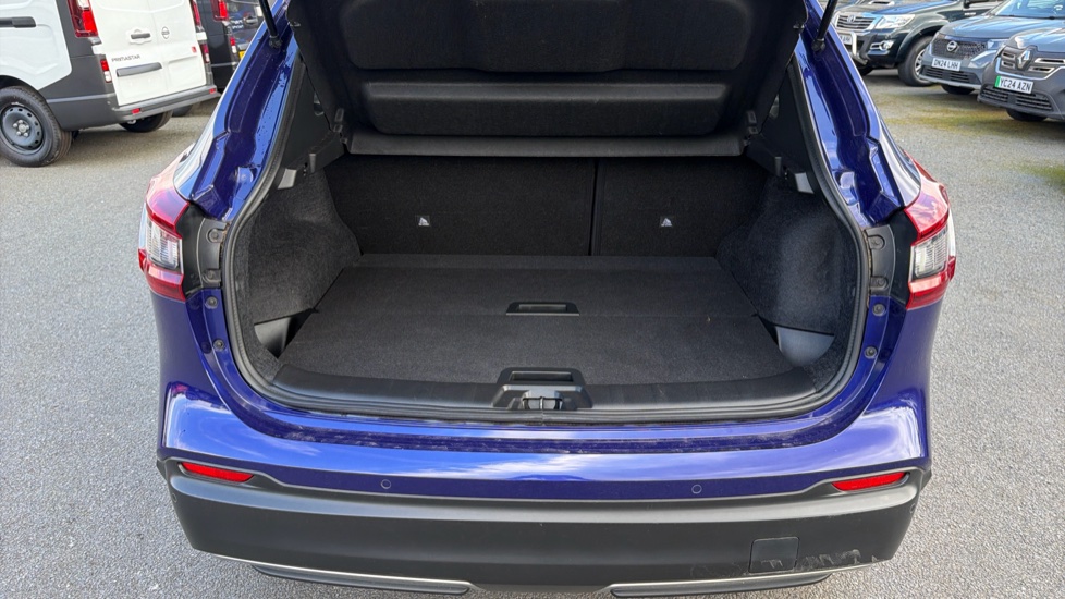 Nissan Qashqai 1.3 DiG-T 160 [157] N-Connecta 5dr DCT Glass Roof Petrol Hatchback - Image 4