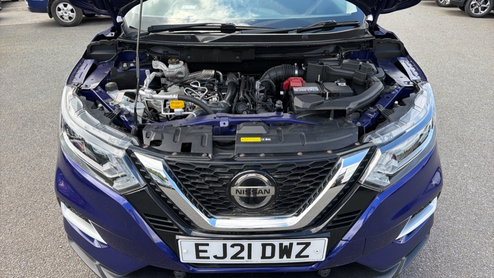 Nissan Qashqai 1.3 DiG-T 160 [157] N-Connecta 5dr DCT Glass Roof Petrol Hatchback - Image 8
