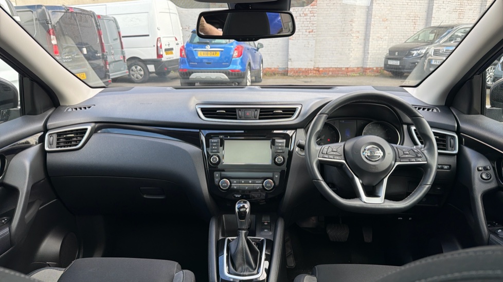 Nissan Qashqai 1.3 DiG-T 160 [157] N-Connecta 5dr DCT Glass Roof Petrol Hatchback - Image 10