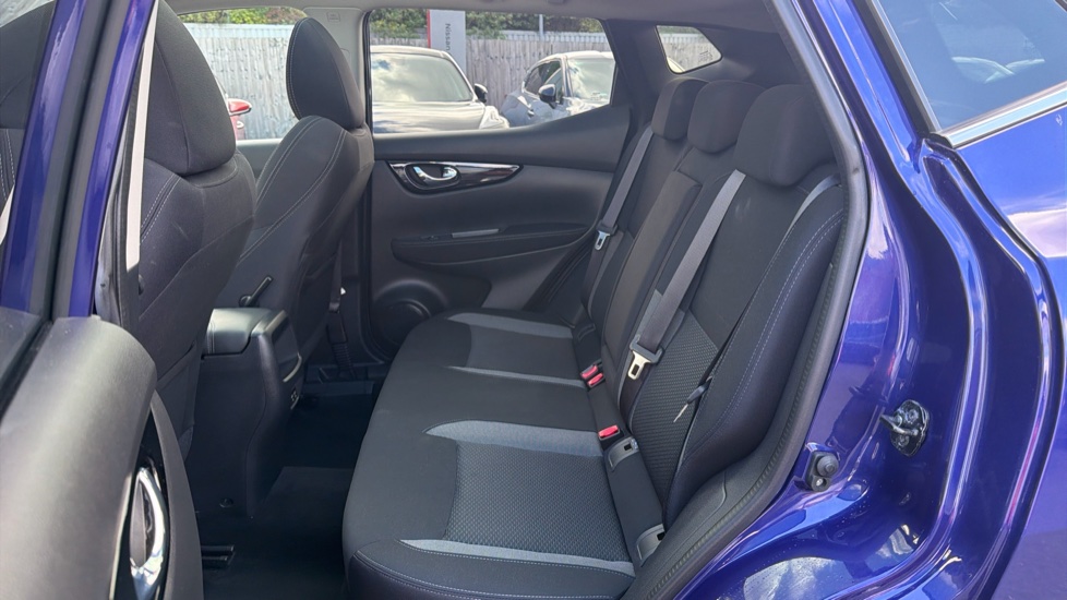 Nissan Qashqai 1.3 DiG-T 160 [157] N-Connecta 5dr DCT Glass Roof Petrol Hatchback - Image 16