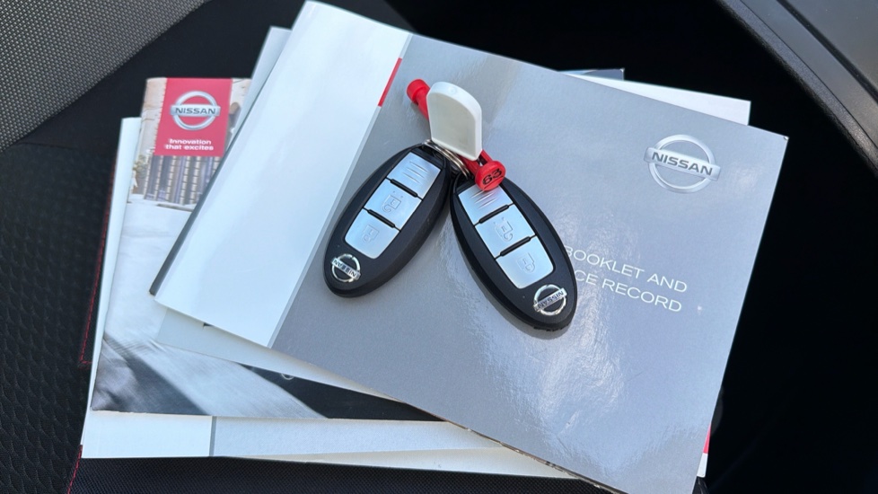 Nissan Qashqai 1.3 DiG-T 160 [157] N-Connecta 5dr DCT Glass Roof Petrol Hatchback - Image 19