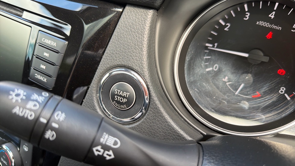 Nissan Qashqai 1.3 DiG-T 160 [157] N-Connecta 5dr DCT Glass Roof Petrol Hatchback - Image 30