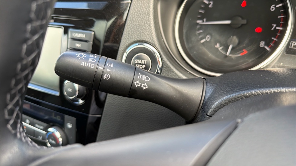 Nissan Qashqai 1.3 DiG-T 160 [157] N-Connecta 5dr DCT Glass Roof Petrol Hatchback - Image 31