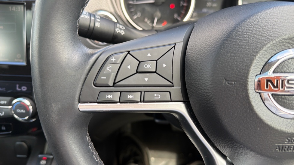 Nissan Qashqai 1.3 DiG-T 160 [157] N-Connecta 5dr DCT Glass Roof Petrol Hatchback - Image 32