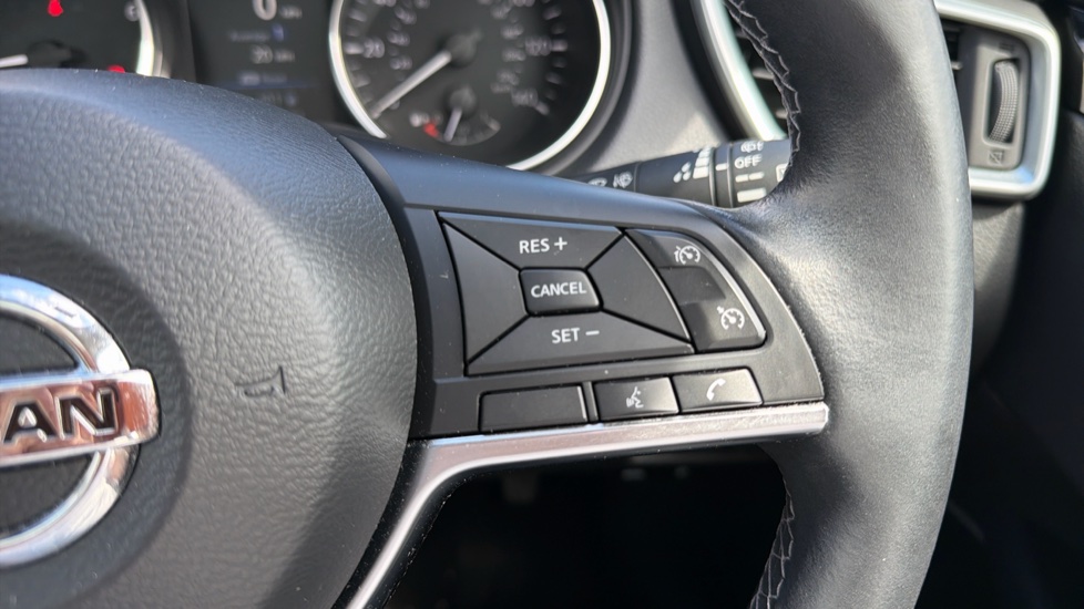 Nissan Qashqai 1.3 DiG-T 160 [157] N-Connecta 5dr DCT Glass Roof Petrol Hatchback - Image 34