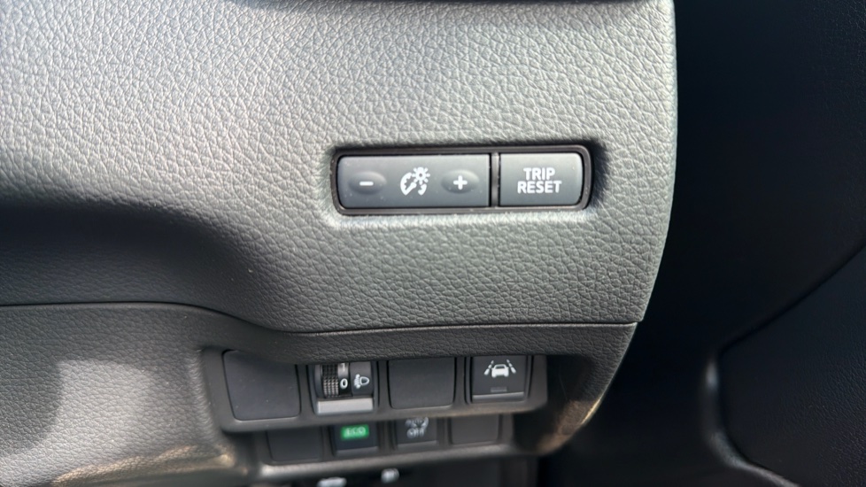 Nissan Qashqai 1.3 DiG-T 160 [157] N-Connecta 5dr DCT Glass Roof Petrol Hatchback - Image 35