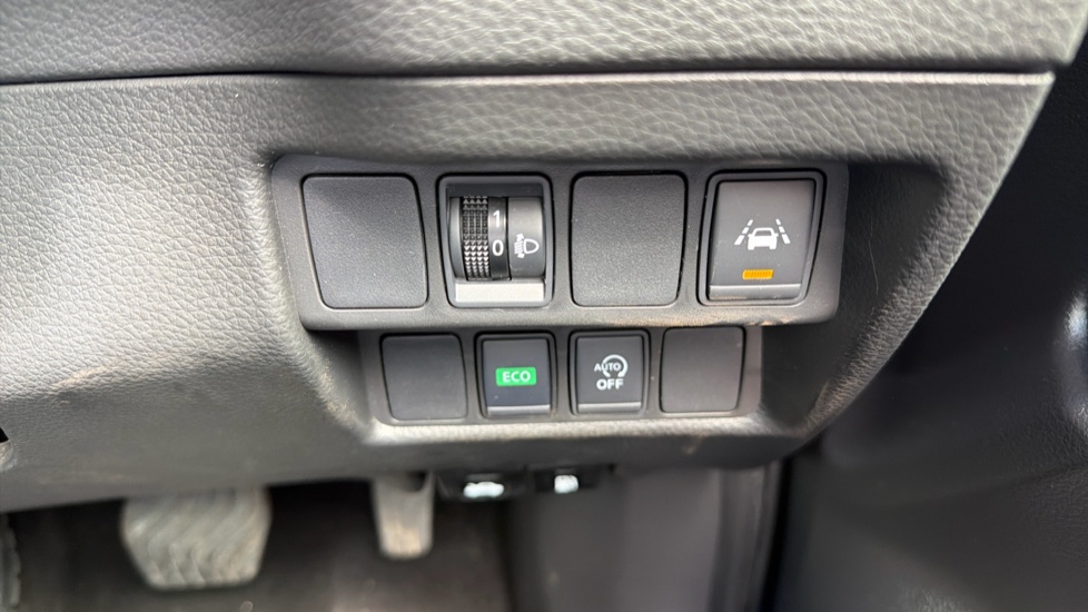 Nissan Qashqai 1.3 DiG-T 160 [157] N-Connecta 5dr DCT Glass Roof Petrol Hatchback - Image 36