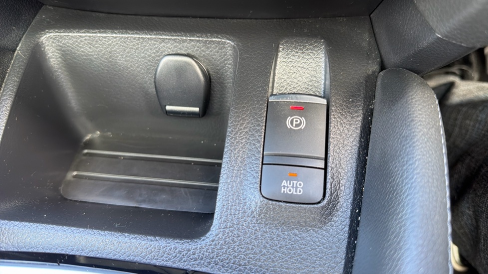 Nissan Qashqai 1.3 DiG-T 160 [157] N-Connecta 5dr DCT Glass Roof Petrol Hatchback - Image 40