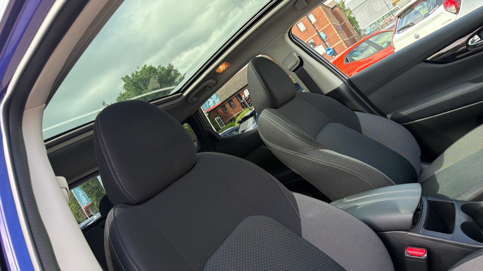 Nissan Qashqai 1.3 DiG-T 160 [157] N-Connecta 5dr DCT Glass Roof Petrol Hatchback - Image 42