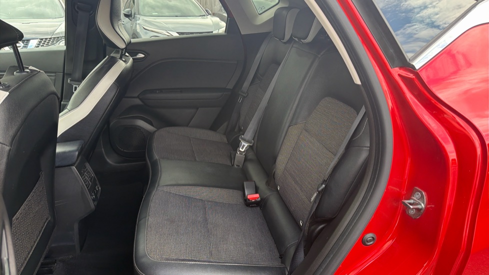 Renault Captur 1.0 TCE 90 Techno 5dr Petrol Hatchback - Image 16