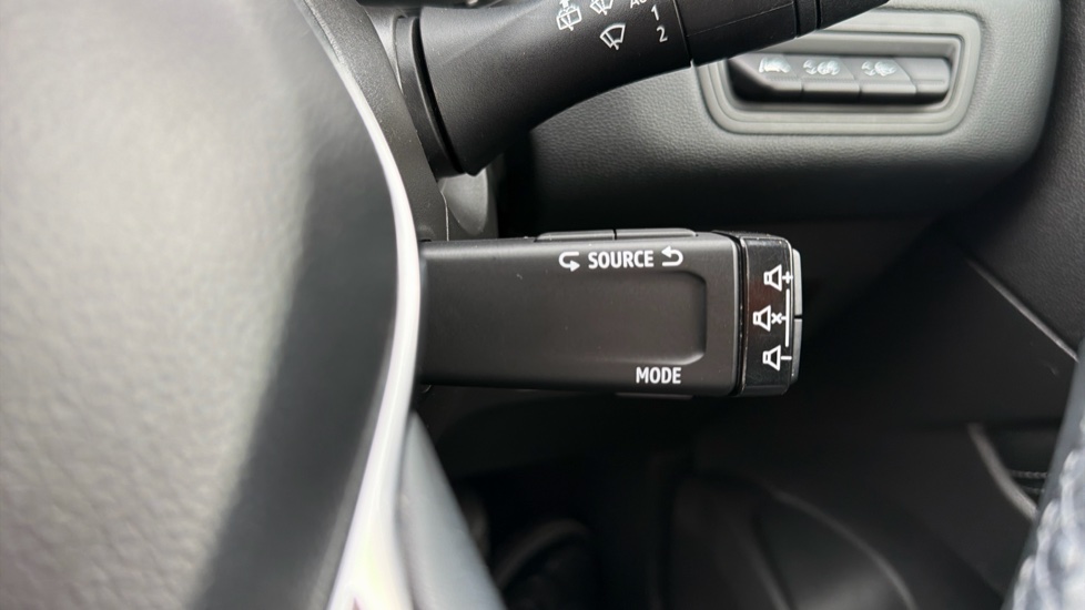 Renault Captur 1.0 TCE 90 Techno 5dr Petrol Hatchback - Image 25