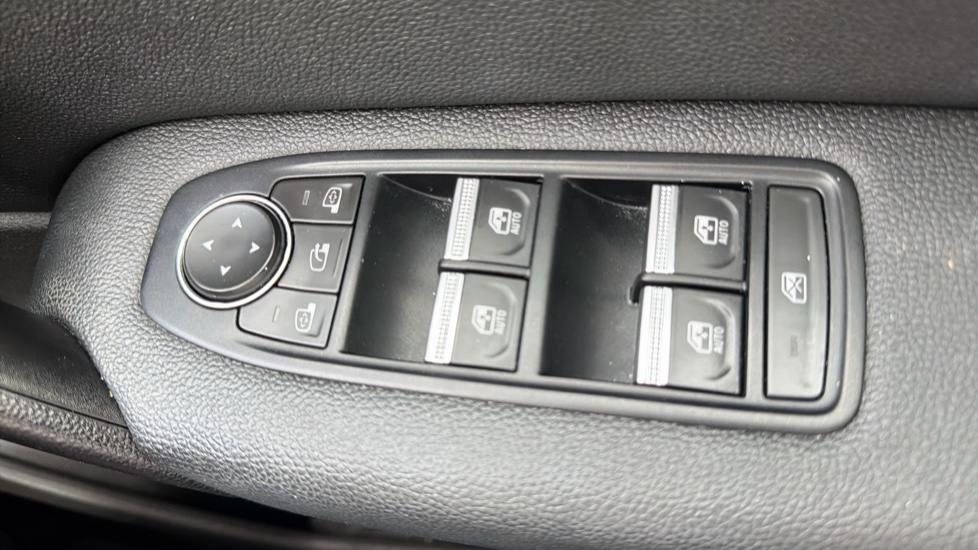 Renault Captur 1.0 TCE 90 Techno 5dr Petrol Hatchback - Image 29