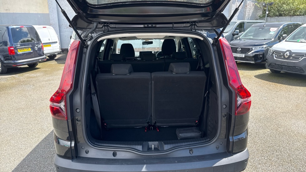 Dacia Jogger 1.0 TCe Extreme 5dr Petrol Estate - Image 4