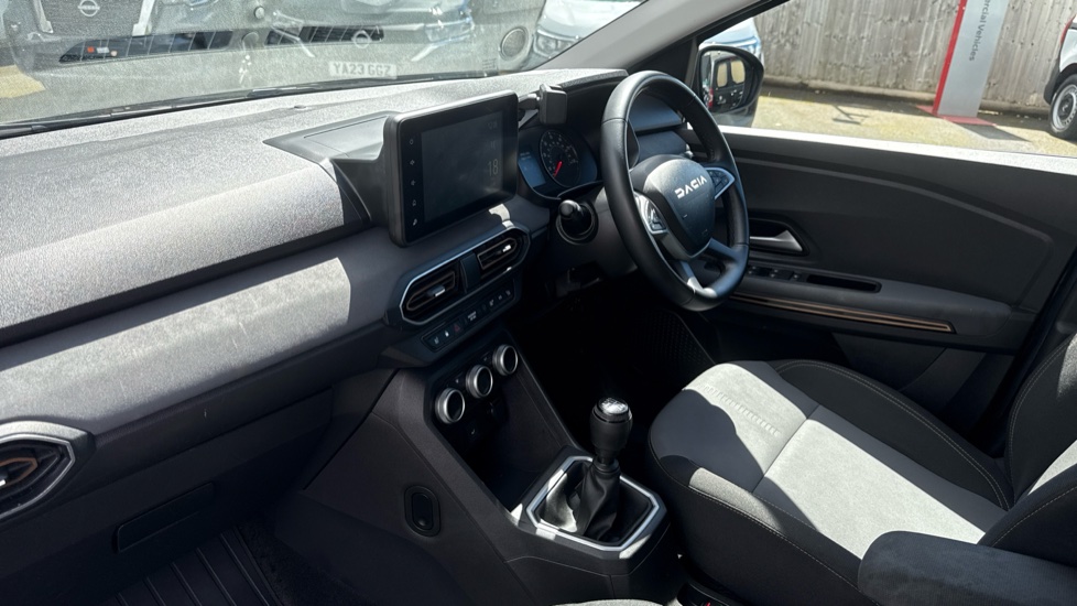 Dacia Jogger 1.0 TCe Extreme 5dr Petrol Estate - Image 9