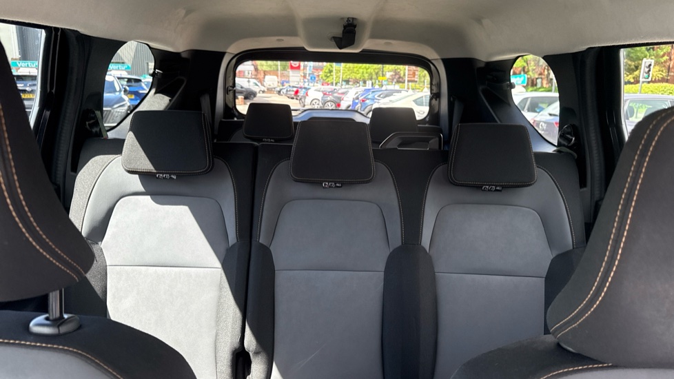 Dacia Jogger 1.0 TCe Extreme 5dr Petrol Estate - Image 15