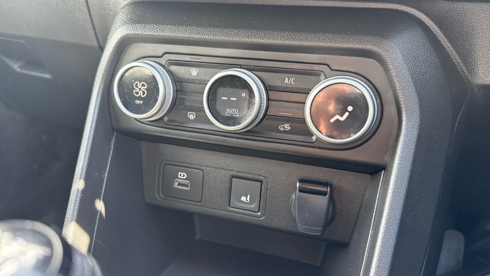 Dacia Jogger 1.0 TCe Extreme 5dr Petrol Estate - Image 30