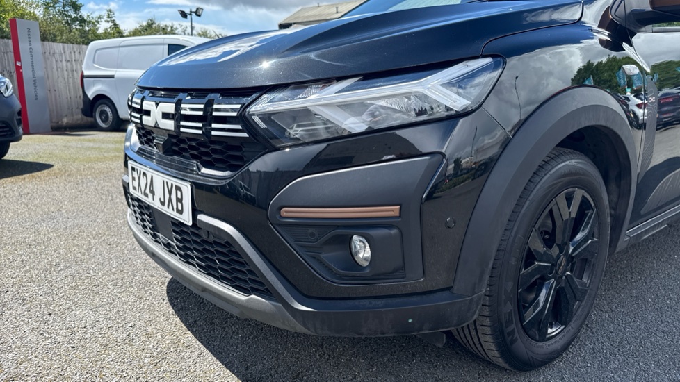 Dacia Jogger 1.0 TCe Extreme 5dr Petrol Estate - Image 35