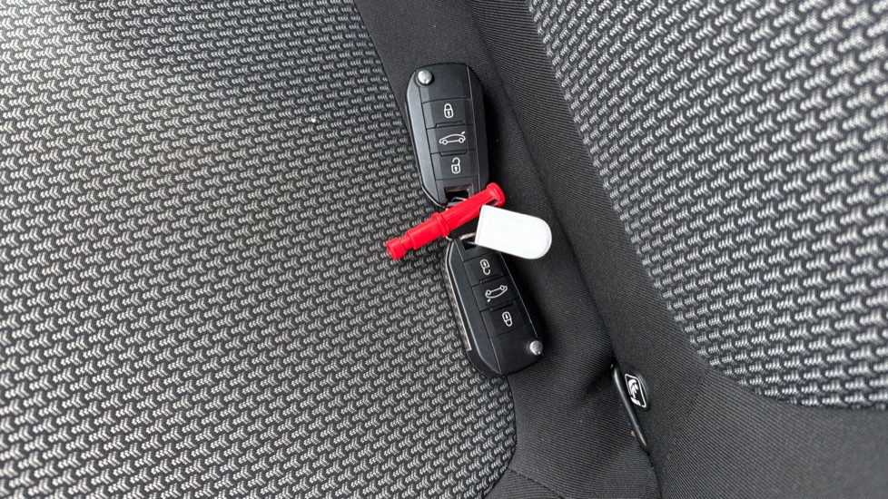 Vauxhall Grandland X 1.2 Turbo SE Premium 5dr Petrol Hatchback - Image 19