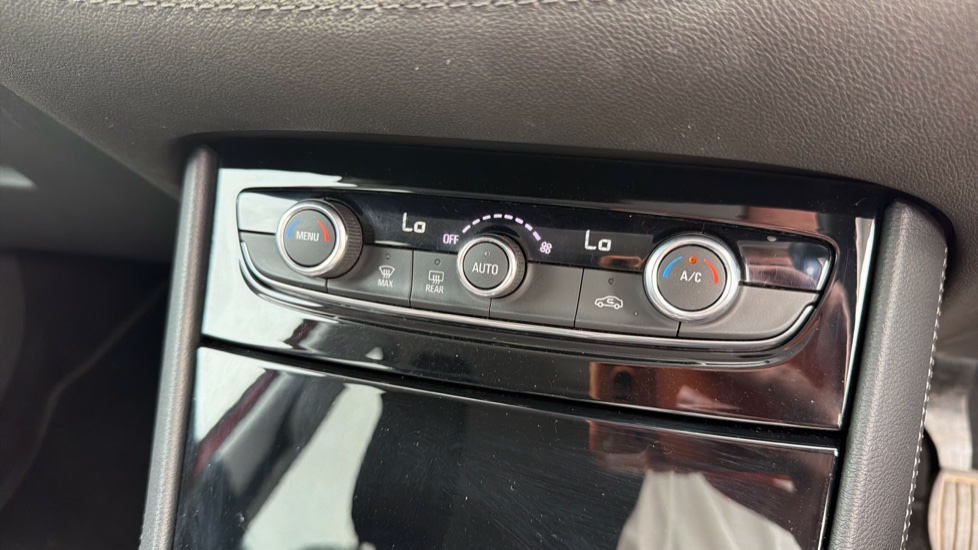 Vauxhall Grandland X 1.2 Turbo SE Premium 5dr Petrol Hatchback - Image 24