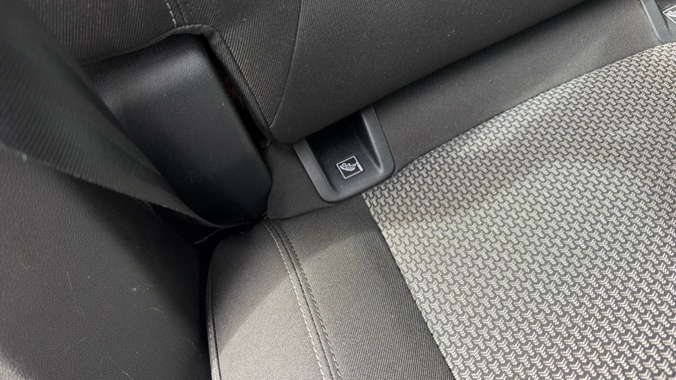 Vauxhall Grandland X 1.2 Turbo SE Premium 5dr Petrol Hatchback - Image 36