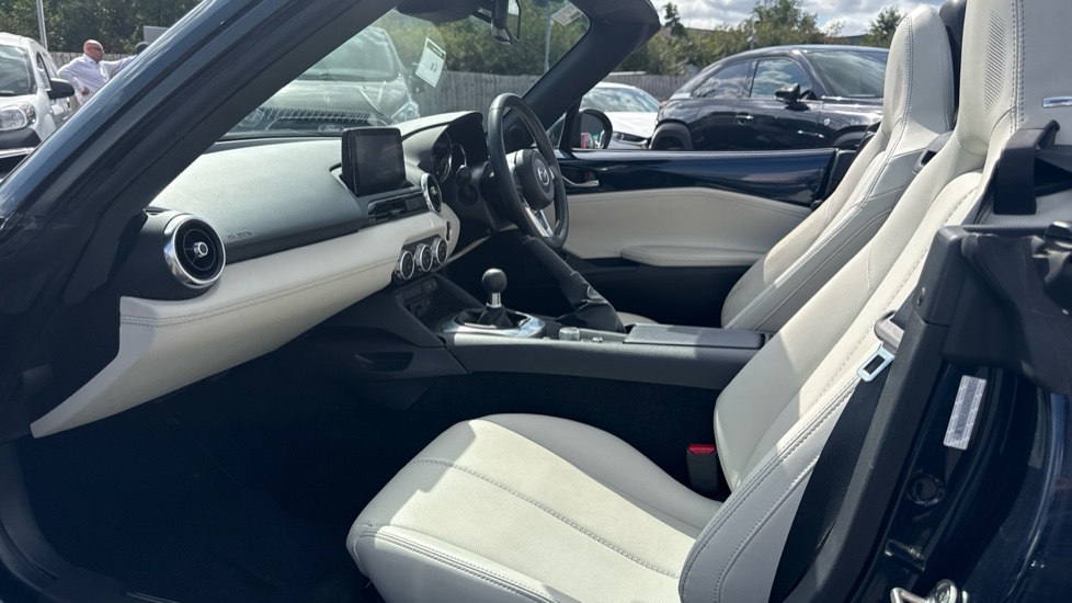 Mazda MX-5 1.5 [132] Kizuna 2dr Petrol Convertible - Image 16