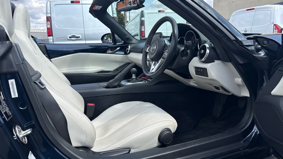 Mazda MX-5 1.5 [132] Kizuna 2dr Petrol Convertible - Image 33
