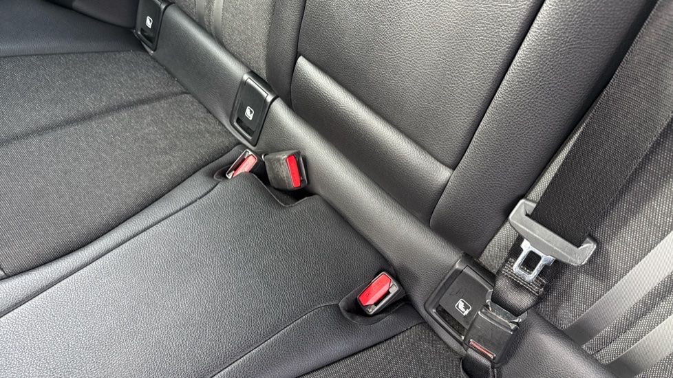 BMW 2 Series 218i [136] Sport 4dr [Live Cockpit Professional] Petrol Saloon - Image 17