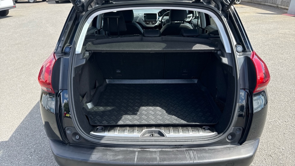 Peugeot 2008 1.2 PureTech 110 Allure 5dr Petrol Estate - Image 4