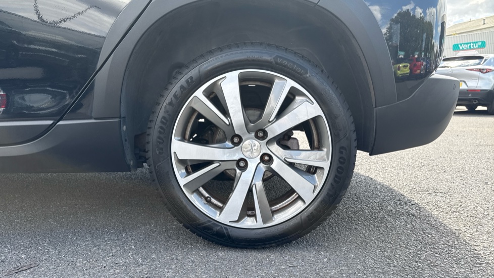 Peugeot 2008 1.2 PureTech 110 Allure 5dr Petrol Estate - Image 7