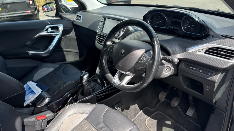 Peugeot 2008 1.2 PureTech 110 Allure 5dr Petrol Estate - Image 11