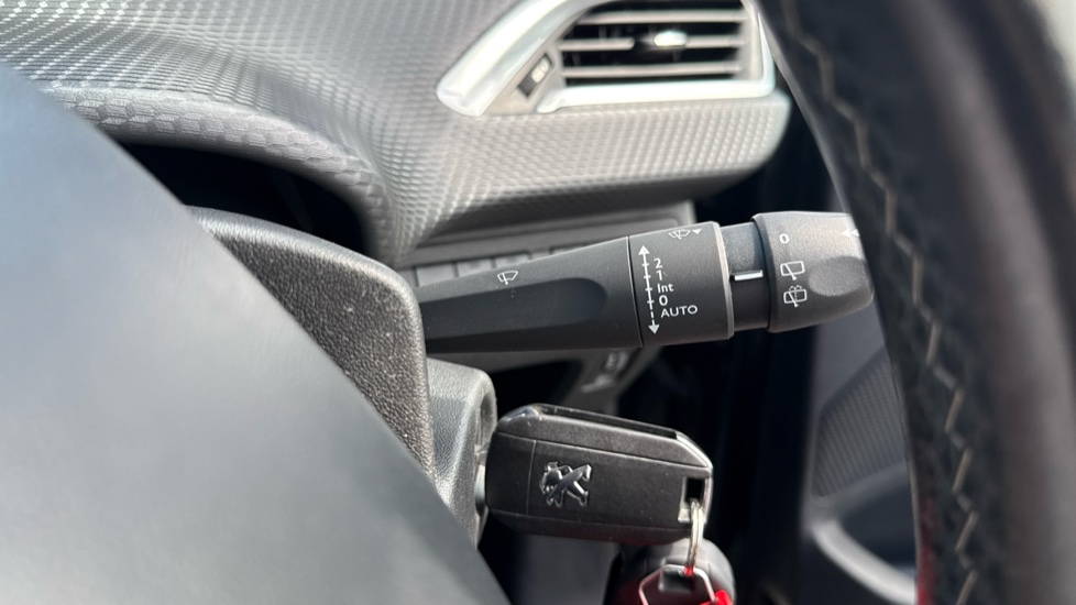Peugeot 2008 1.2 PureTech 110 Allure 5dr Petrol Estate - Image 31