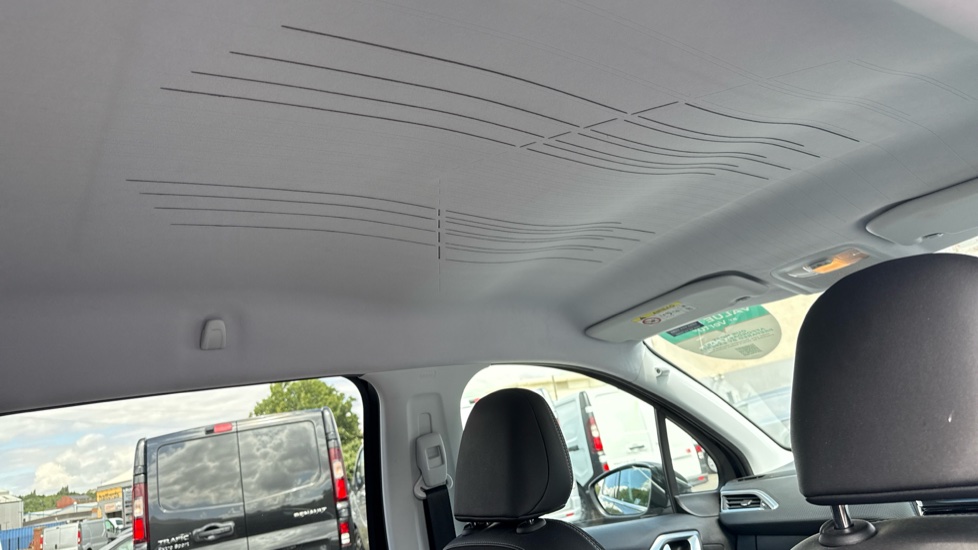 Peugeot 2008 1.2 PureTech 110 Allure 5dr Petrol Estate - Image 37