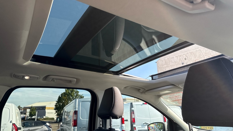 Ford Kuga 2.0 TDCi Titanium X Edition 5dr Auto 2WD Diesel Estate - Image 39