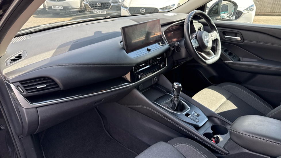 Nissan Qashqai 1.3 DiG-T MH N-Connecta 5dr Petrol Hatchback - Image 9