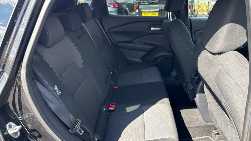 Nissan Qashqai 1.3 DiG-T MH N-Connecta 5dr Petrol Hatchback - Image 16