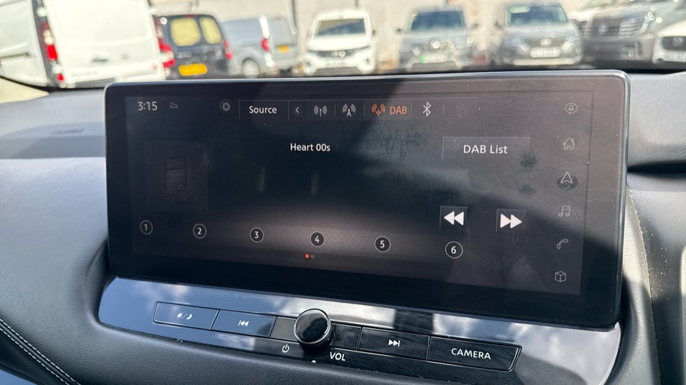 Nissan Qashqai 1.3 DiG-T MH N-Connecta 5dr Petrol Hatchback - Image 25