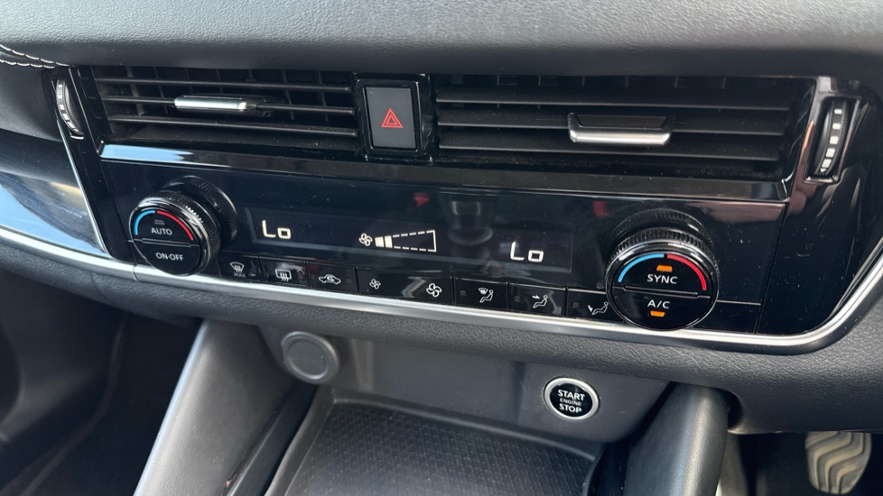 Nissan Qashqai 1.3 DiG-T MH N-Connecta 5dr Petrol Hatchback - Image 26
