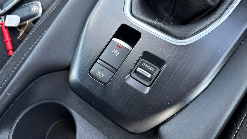 Nissan Qashqai 1.3 DiG-T MH N-Connecta 5dr Petrol Hatchback - Image 27
