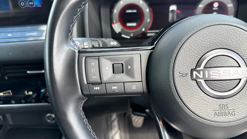 Nissan Qashqai 1.3 DiG-T MH N-Connecta 5dr Petrol Hatchback - Image 33