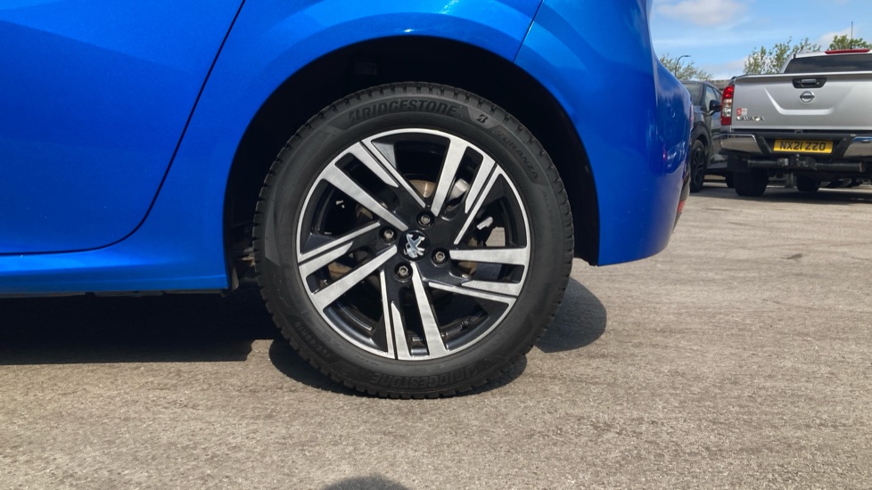 Peugeot 208 1.2 PureTech 100 Allure 5dr Petrol Hatchback - Image 7