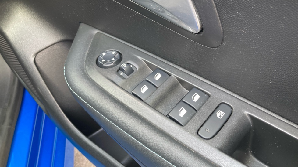 Peugeot 208 1.2 PureTech 100 Allure 5dr Petrol Hatchback - Image 28