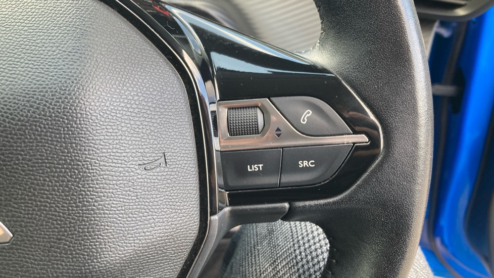 Peugeot 208 1.2 PureTech 100 Allure 5dr Petrol Hatchback - Image 30