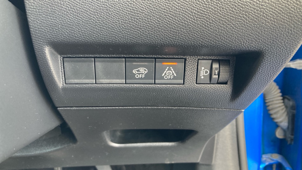 Peugeot 208 1.2 PureTech 100 Allure 5dr Petrol Hatchback - Image 34