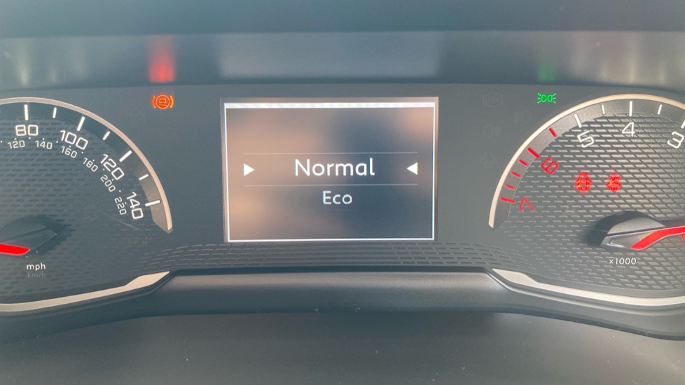 Peugeot 208 1.2 PureTech 100 Allure 5dr Petrol Hatchback - Image 40