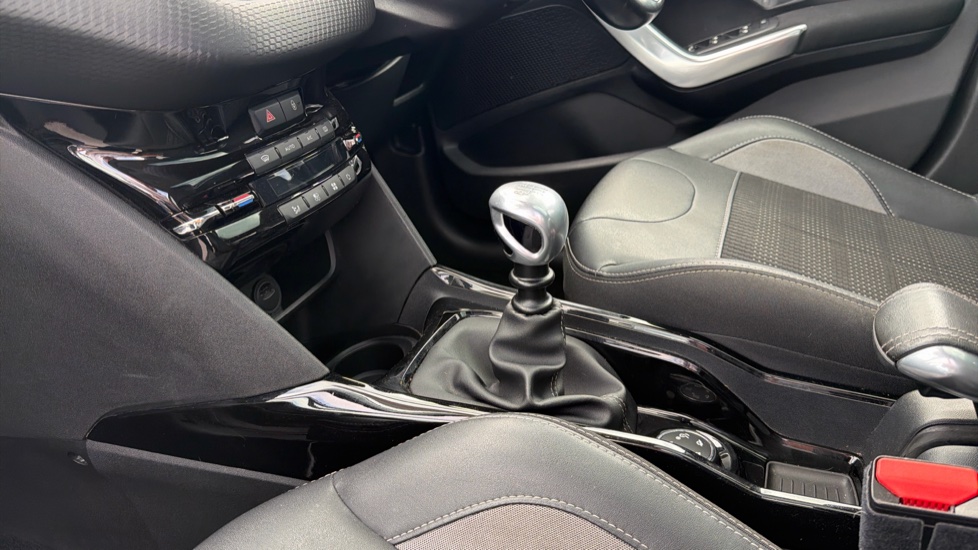 Peugeot 2008 1.2 PureTech 110 Allure Premium 5dr Petrol Estate - Image 13