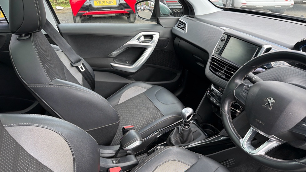 Peugeot 2008 1.2 PureTech 110 Allure Premium 5dr Petrol Estate - Image 14