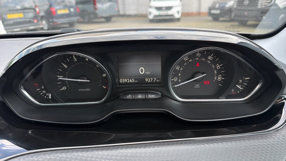 Peugeot 2008 1.2 PureTech 110 Allure Premium 5dr Petrol Estate - Image 18